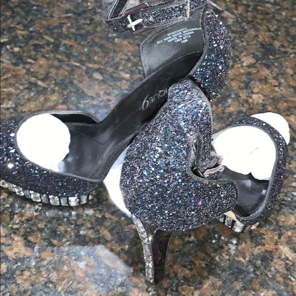 Beautiful Boutique 9 crystal sandals - Picture 3 of 10